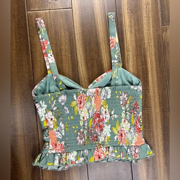 BOG Collective size XS Green floral quilted ruched tank crop top, ruffle hem - Picture 7 of 7